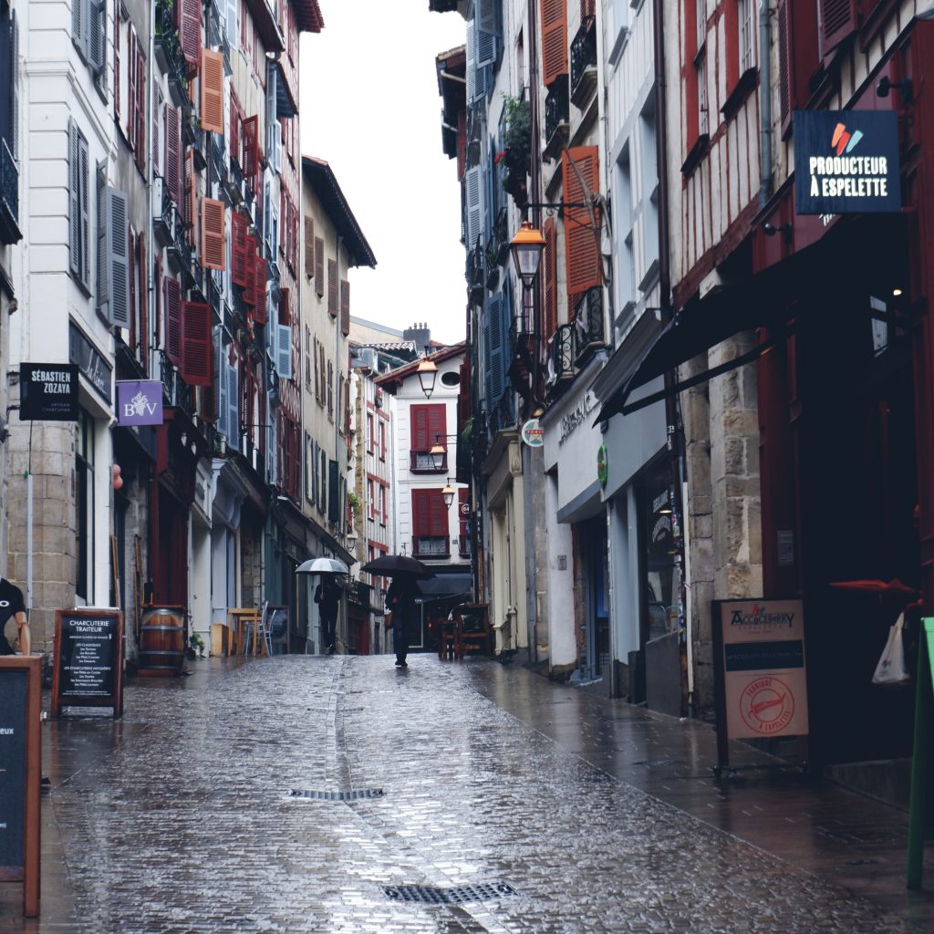 Déménagement à Castres, maisons sur l'Agout